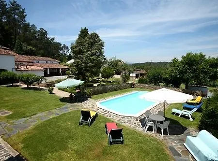 Quintal De Alem Do Ribeiro-turismo Rural Gasthuis 4*