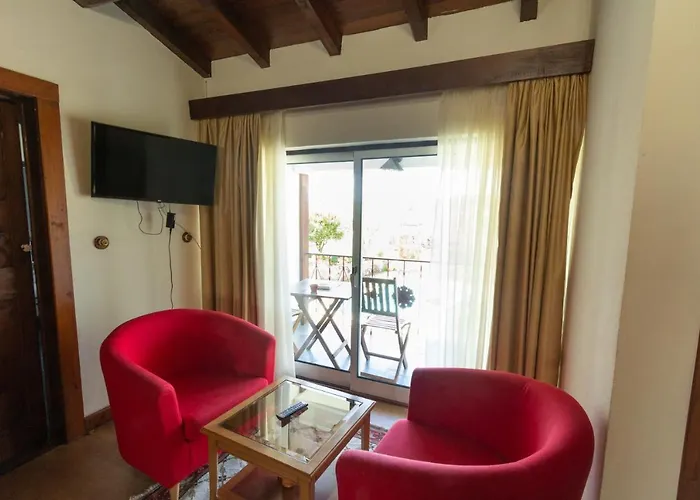 Quintal De Alem Do Ribeiro-turismo Rural 4* Lousã