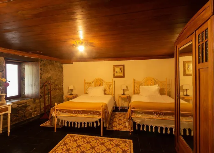 Quintal De Alem Do Ribeiro-turismo Rural 4* Lousã