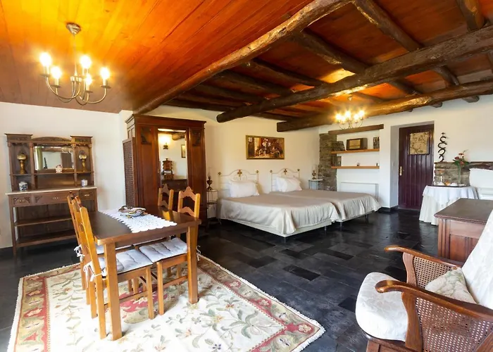 Quintal De Alem Do Ribeiro-turismo Rural Lousã