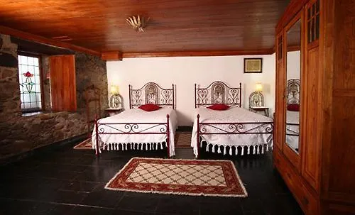 Quintal De Alem Do Ribeiro-turismo Rural Casa de hóspedes Lousã