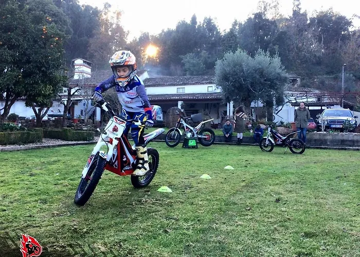 Quintal De Alem Do Ribeiro-turismo Rural بيت ضيافة 4*