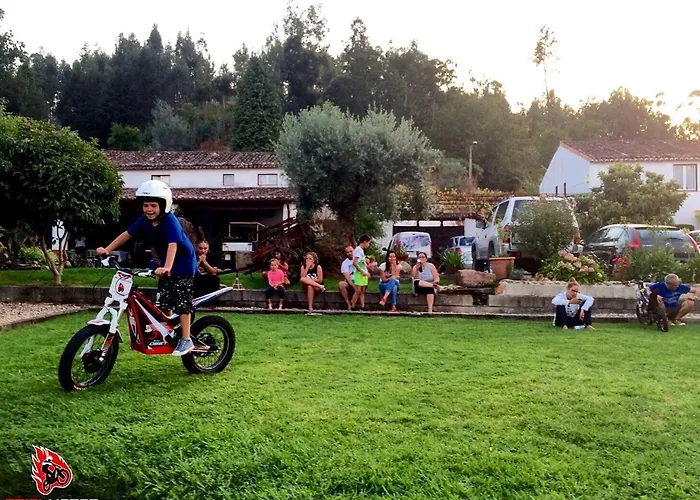 Quintal De Alem Do Ribeiro-turismo Rural بيت ضيافة 4*